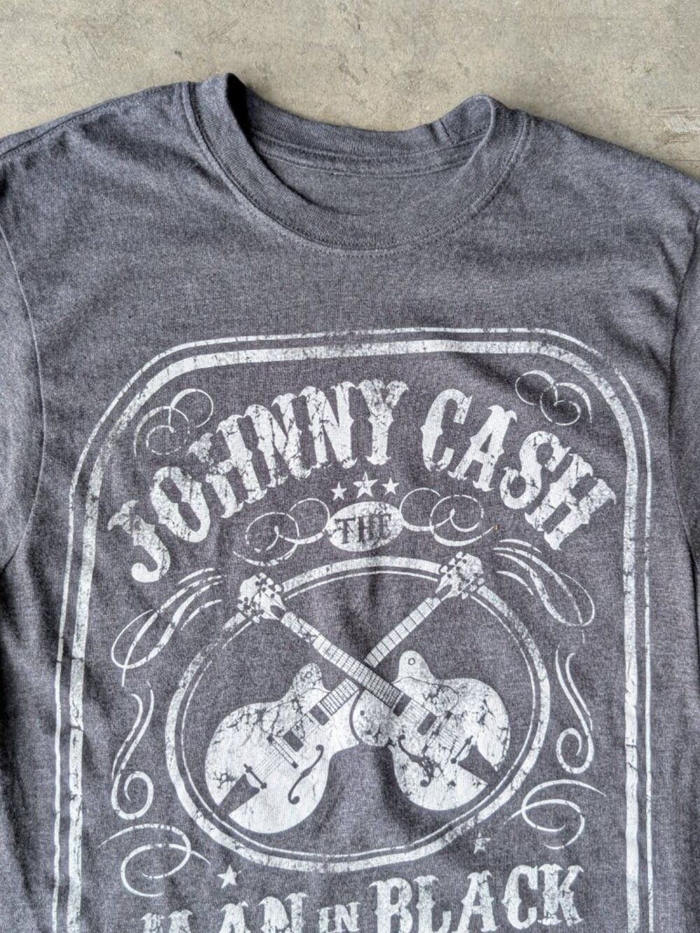 Johnny Cash Man in Black Short Sleeve Graphic Tee small - Picture 3 of 7